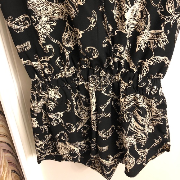 ROMPER - Picture 3 of 5